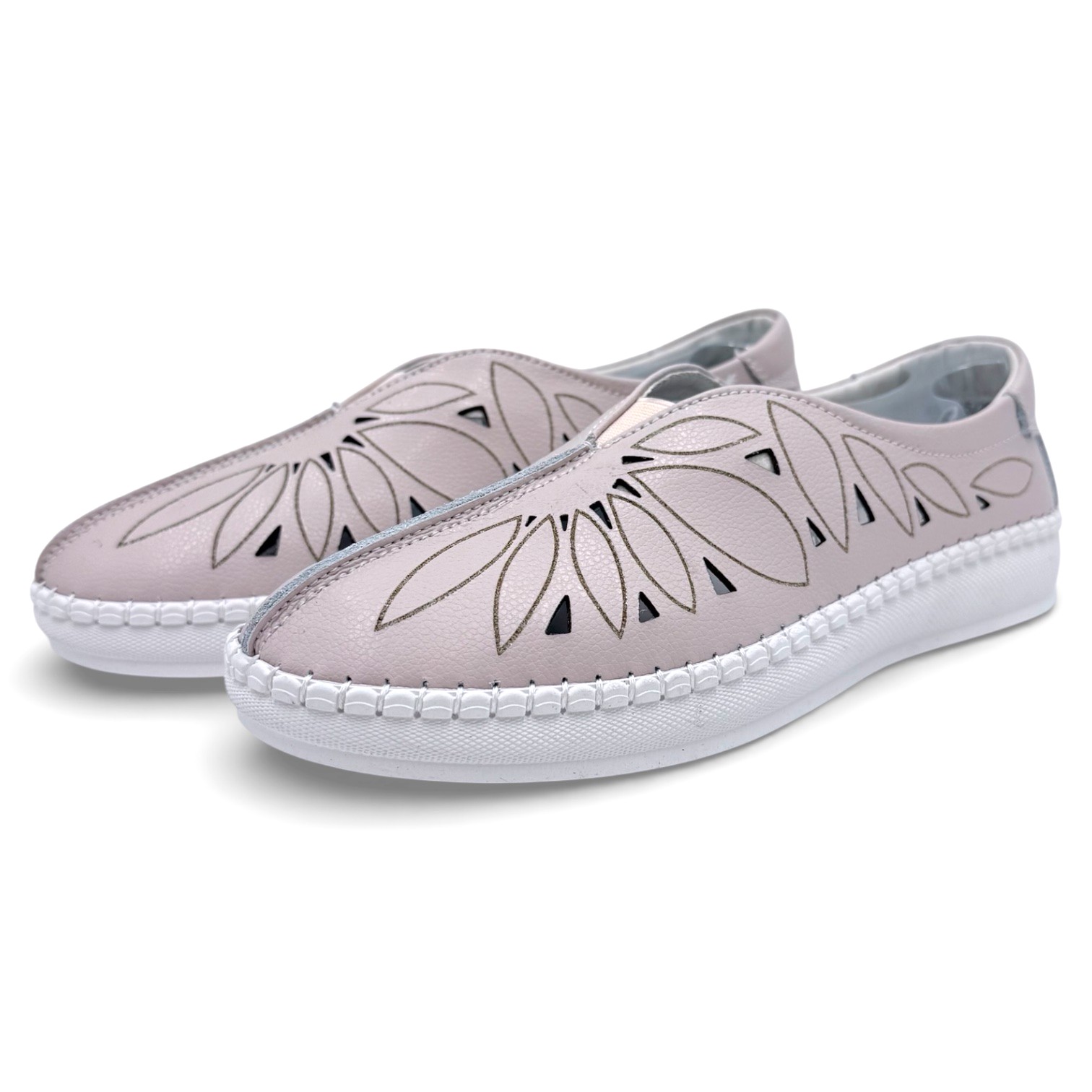 Pudrowe, ażurowe półbuty slip-on